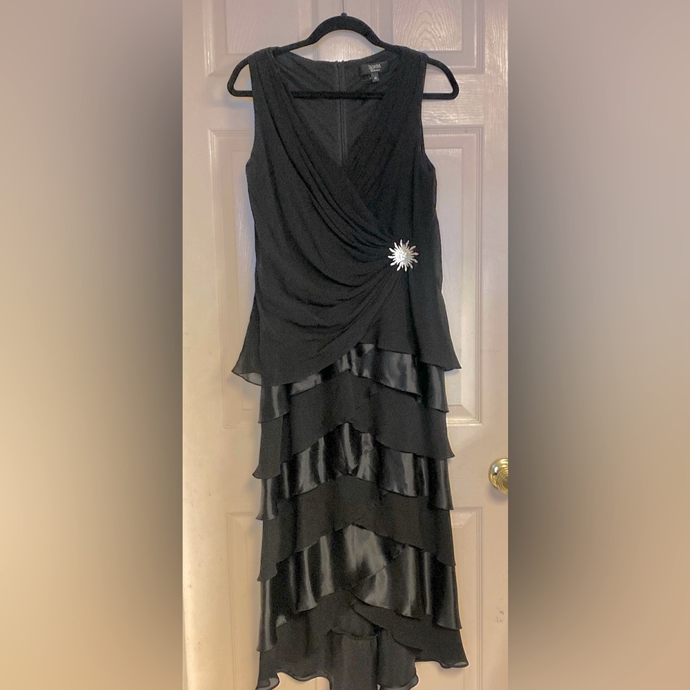 Tadashi Collection NEW SZ 14 Silk Chiffon Layered Dress Gown Stunning Black